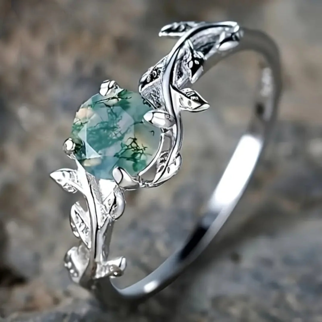 Bague en argentée avec pierre verte vintage