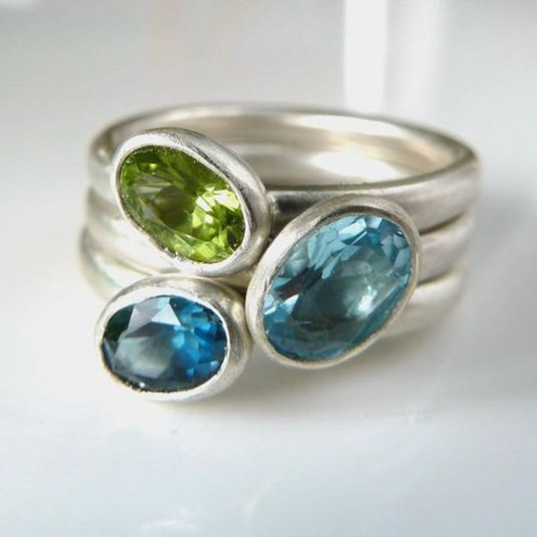 Bague en argent vintage avec zirconias incrustées ovale
