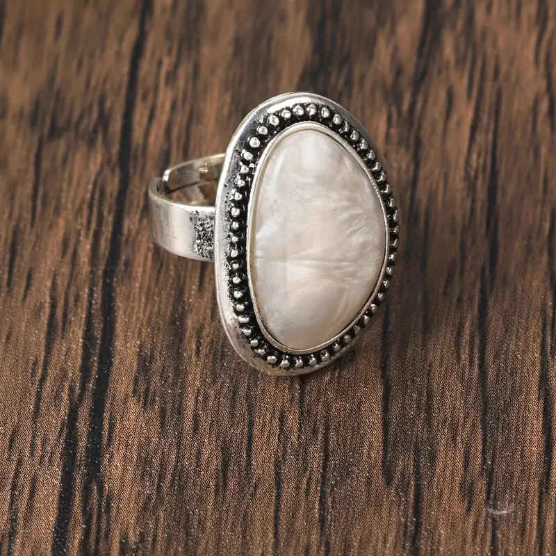 Bague en argent et pierre blanche vintage