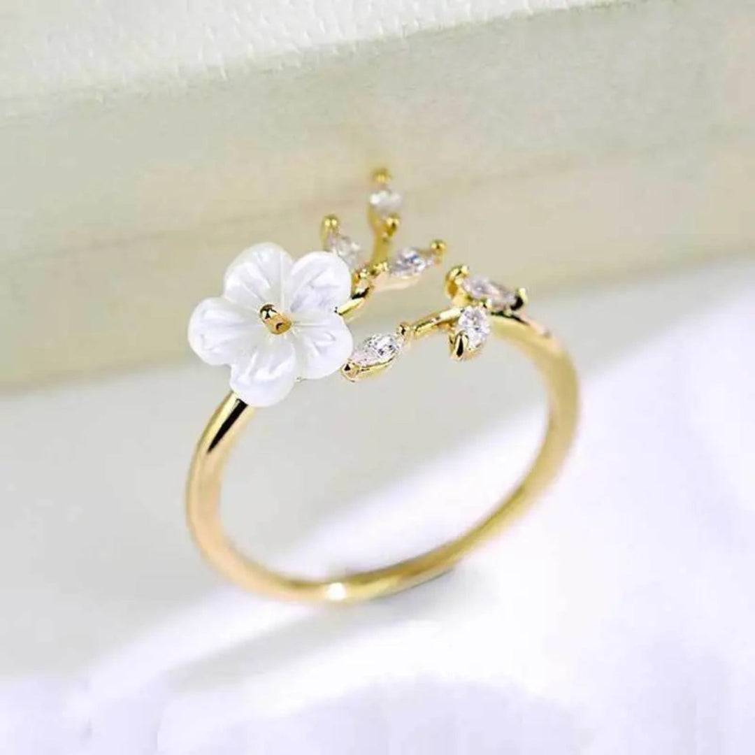 Bague en zircon blanc et fleurie