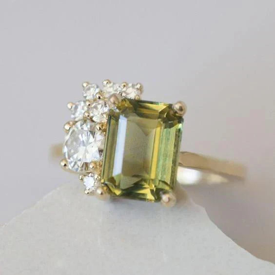 Bague brillante en verre vert vintage