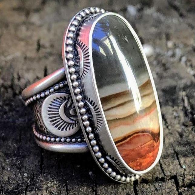 Bague en argent avec pierre de désert vintage