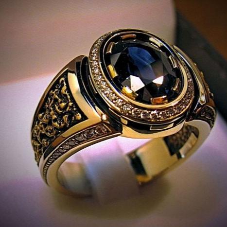 Bague ancienne bleu foncé orné