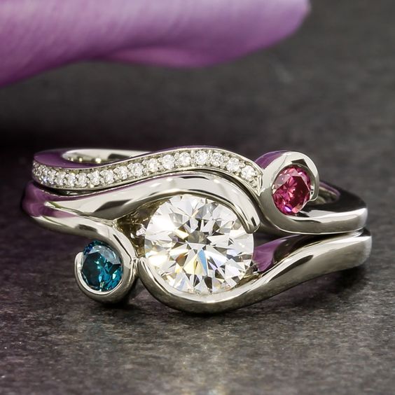 Bague en verre rouge et bleu vintage en spirale