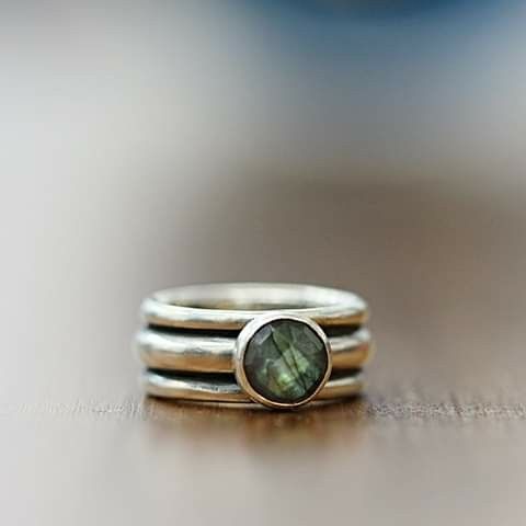 Bague en argent avec pierre verte vintage à couches
