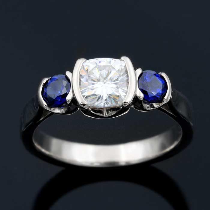 Bague en argent avec zirconium bleu vintage