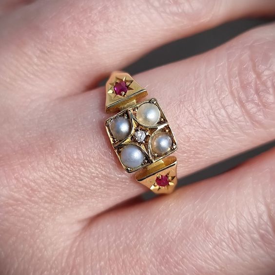 Bague carrée en nacre incrustée vintage