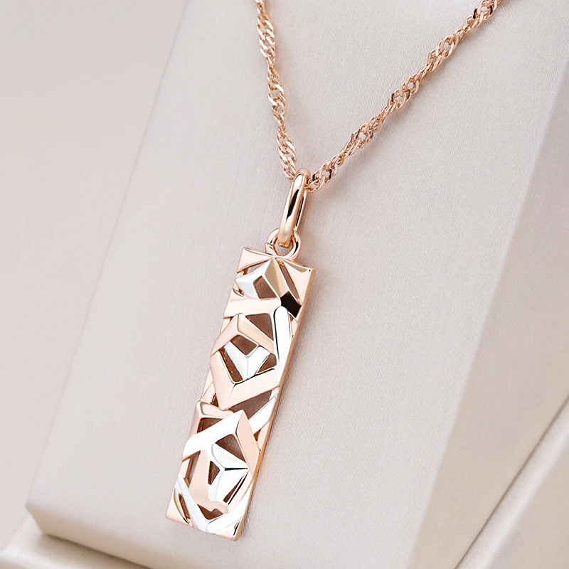 Collier élégant rectangulaire en or