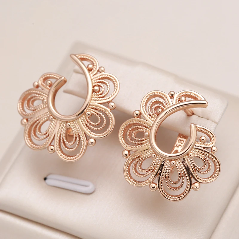 Boucles d'oreilles florales en or élégantes