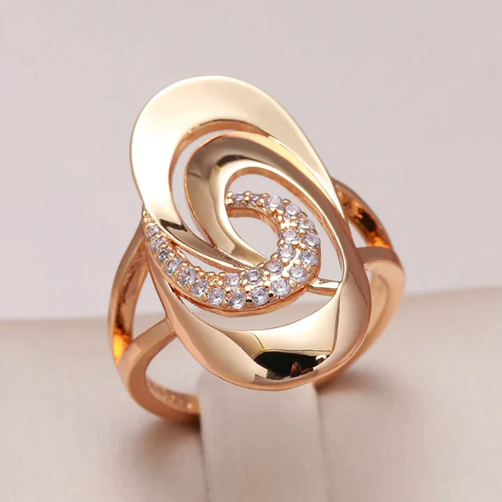 Bague élégante en zirconium en spirale