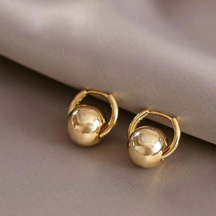 Boucles d'oreilles dorées élégantes et petites