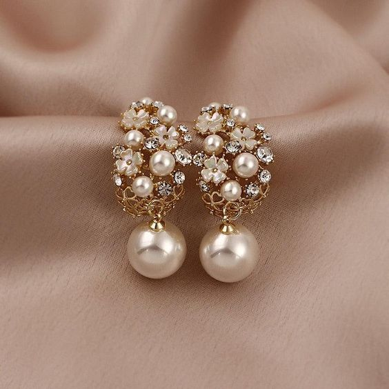 Boucles d'oreilles élégantes et magnifiques en perles