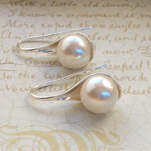 Boucles d'oreilles élégantes en perles argentées