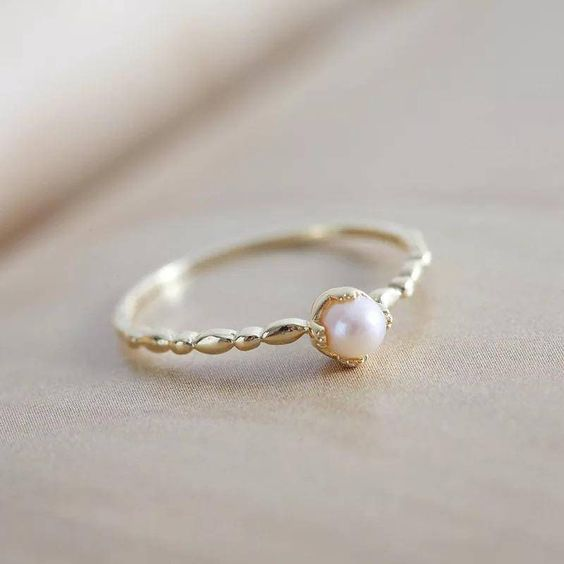 Bague Élégante en Perle Blanche