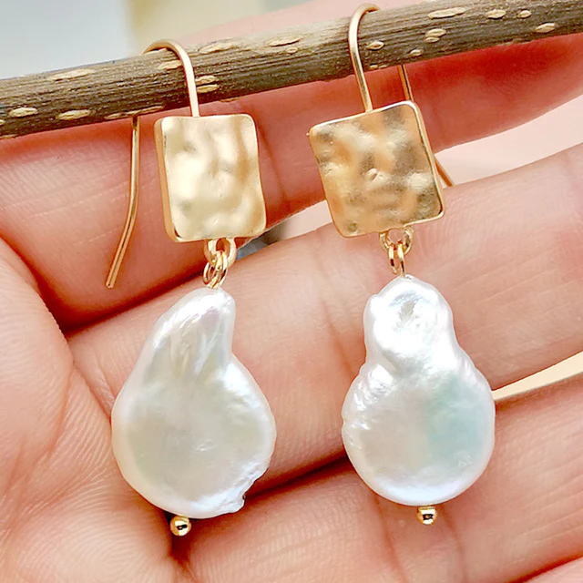 Boucles d'oreilles élégantes en or de style baroque