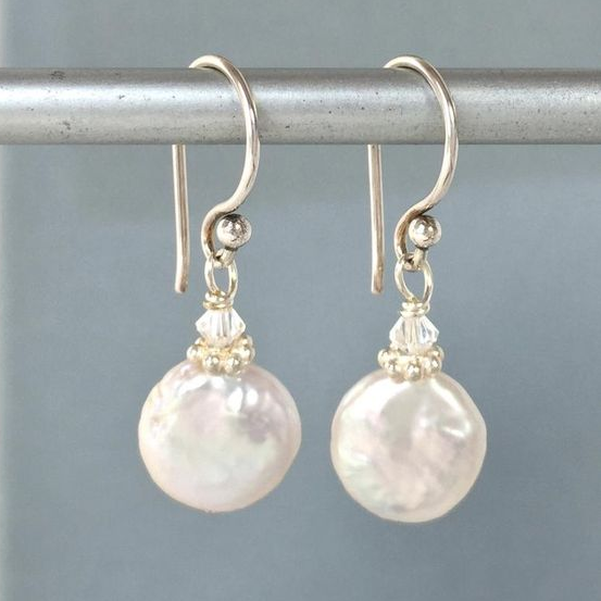 Boucles d'oreilles élégantes en perles baroques blanches