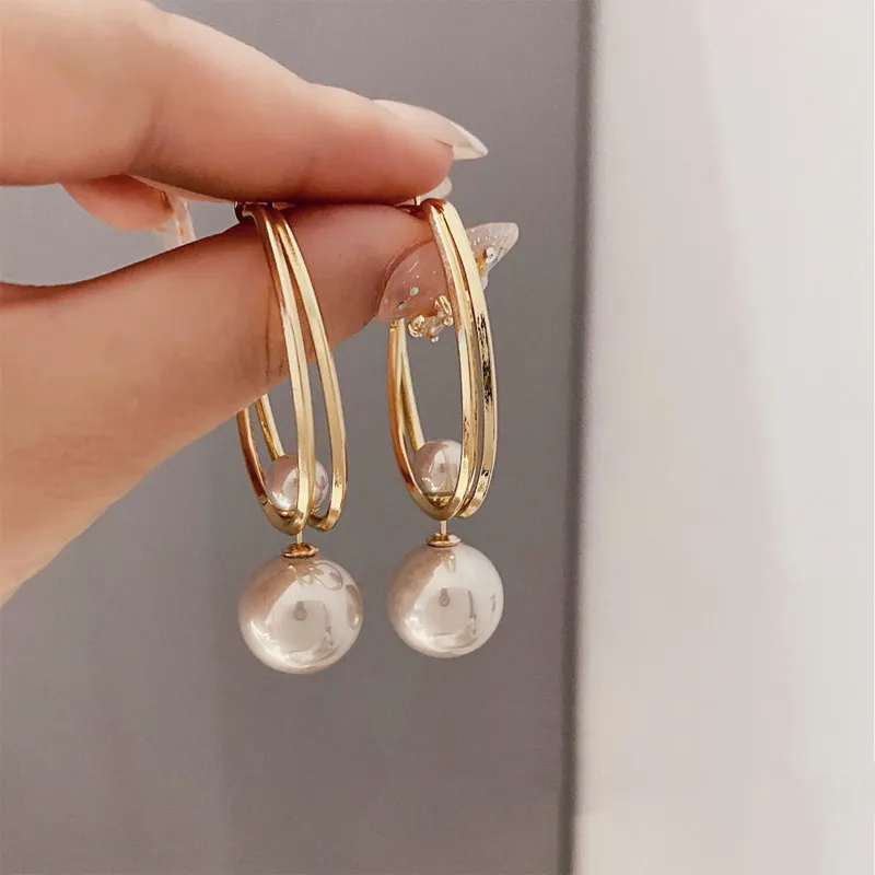 Boucles d'oreilles élégantes en or baroque avec perles