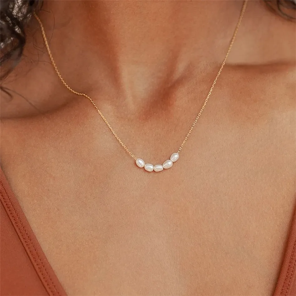Collier en or élégant avec perles