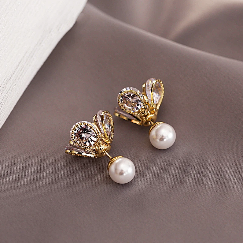 Boucles d'oreilles perlées élégantes et fleuries lumineuses