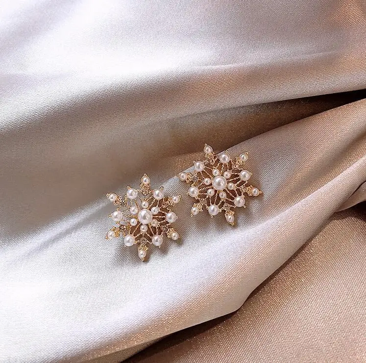 Boucles d'oreilles élégantes en perles et flocon de neige
