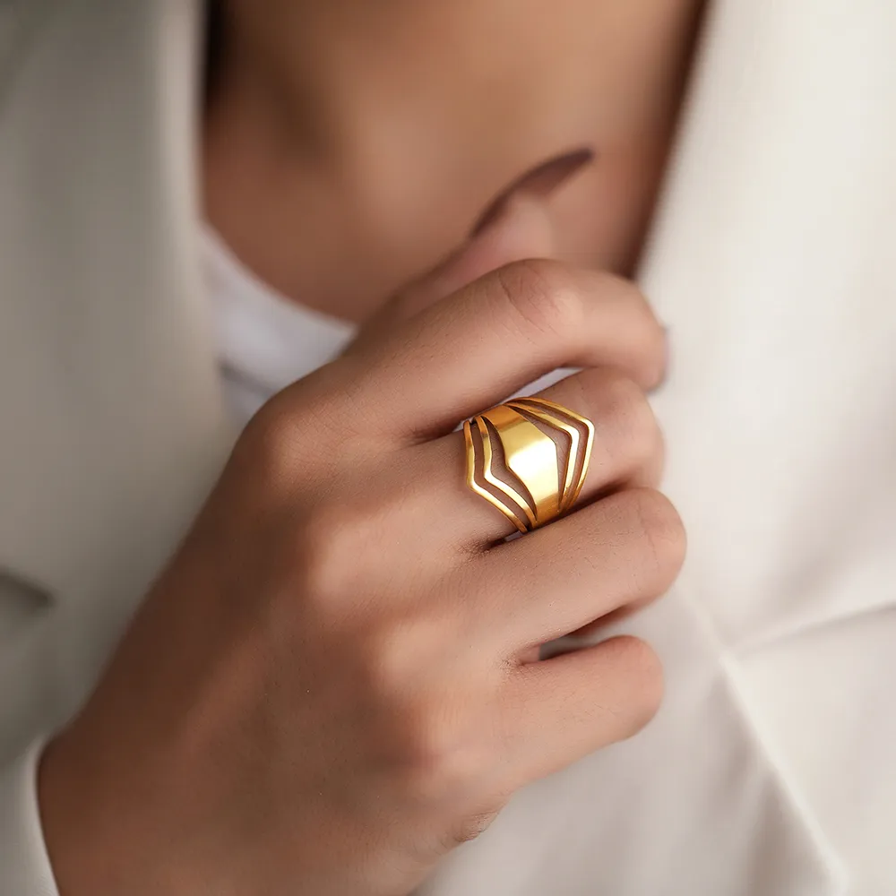 Bague élégante en or affirmée