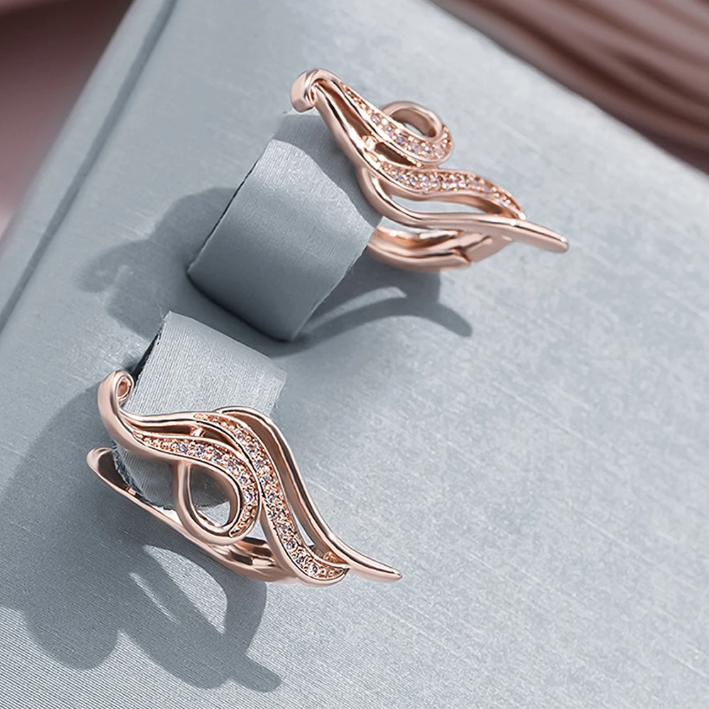 Boucles d'oreilles spirituelles élégantes en or brillant et irrégulier
