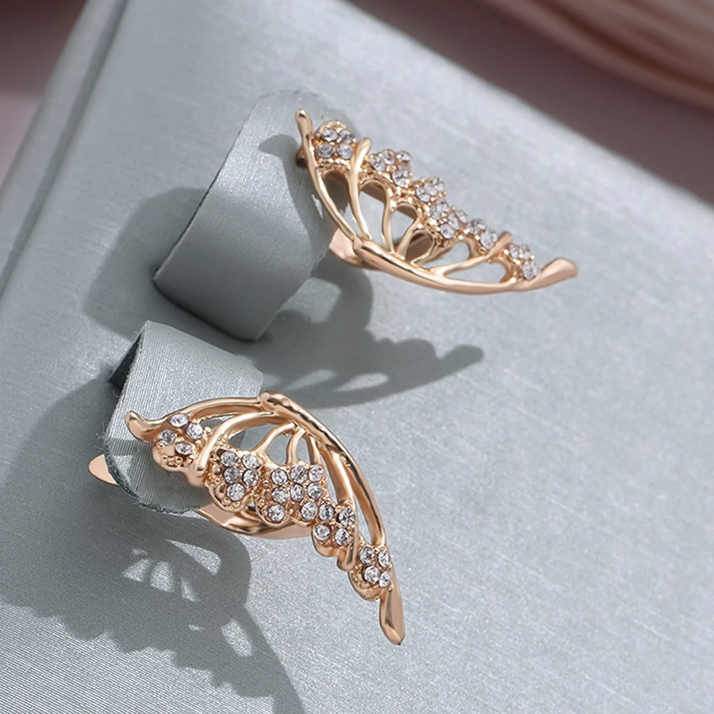 Boucles d'oreilles élégantes en or brillant avec ailes