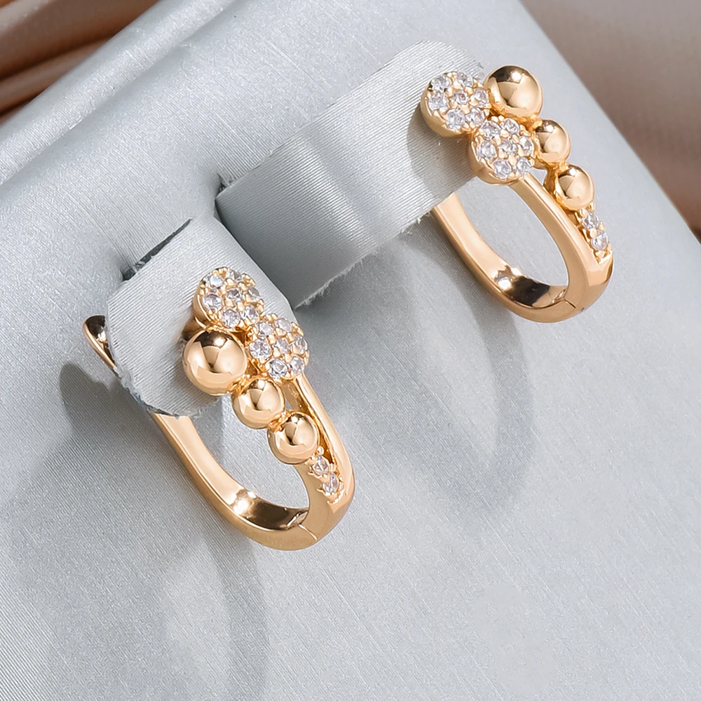Boucles d'oreilles élégantes avec points lumineux en or