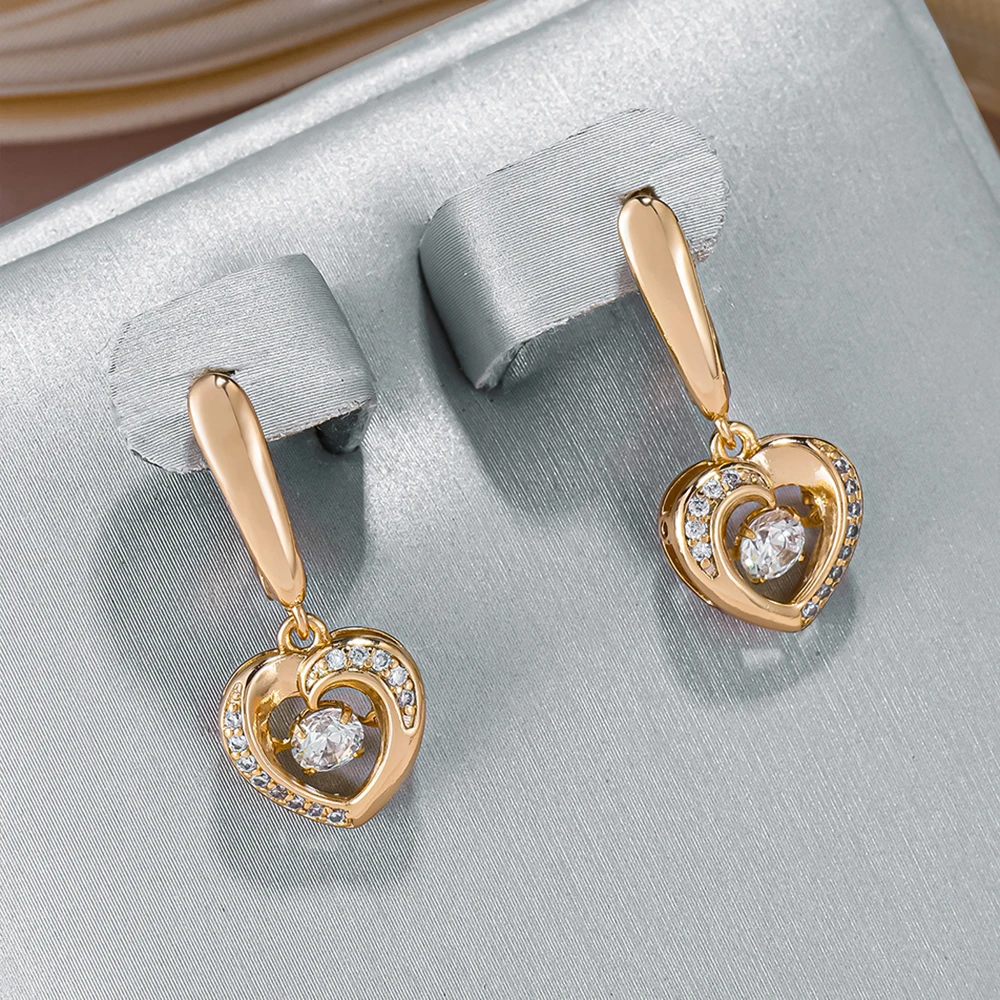 Boucles d'oreilles en or brillant et creux en forme de cœur élégantes