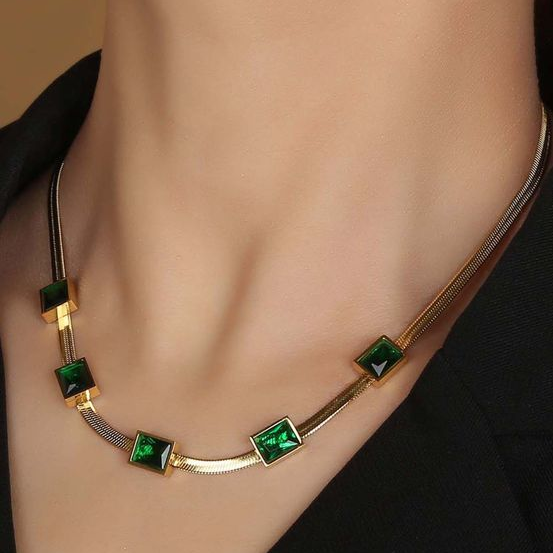 Collier vintage en zircon vert