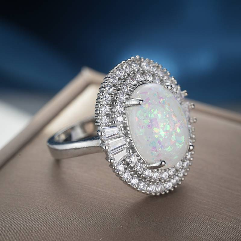 Bague en opale blanche vintage avec zirconium