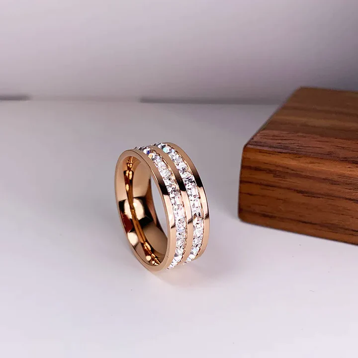 Bague Élégante en Zircone Incrustée