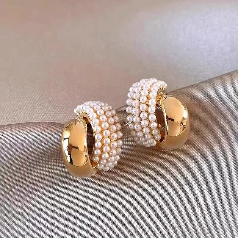 Boucles d'oreilles élégantes en or et perles
