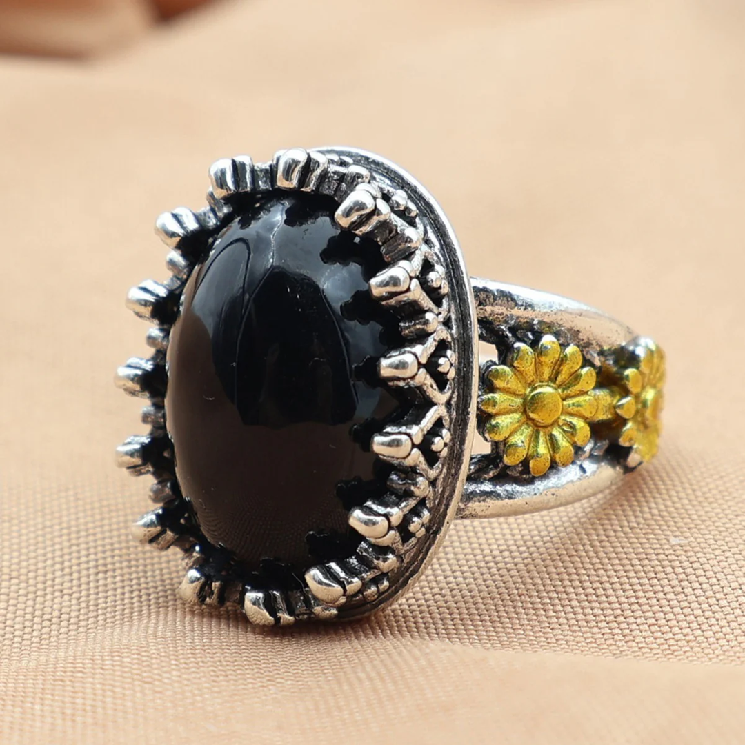 Bague en argent ancienne avec inlays en pierre noire