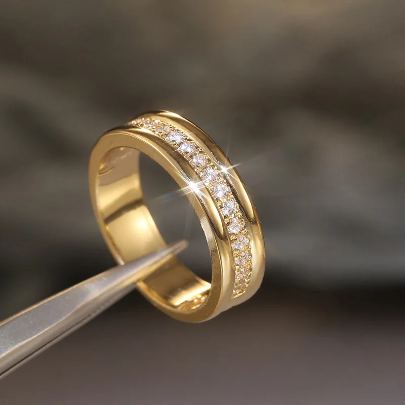 Bague élégante en or brillante