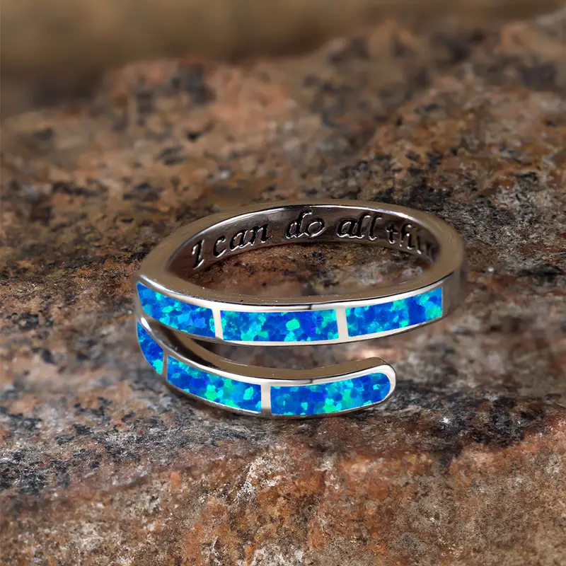 Bague en argent et opale bleue