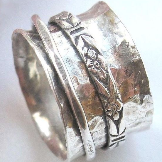 Bague à plusieurs fleurs en argent vintage