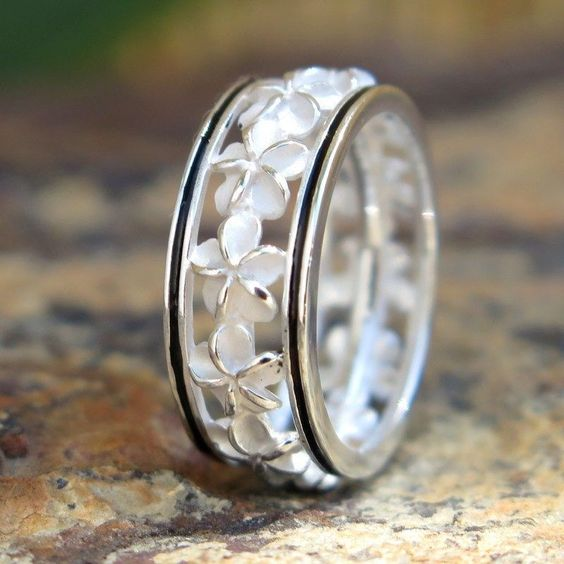 Bague Vintage Blanche à Fleurs en Argent