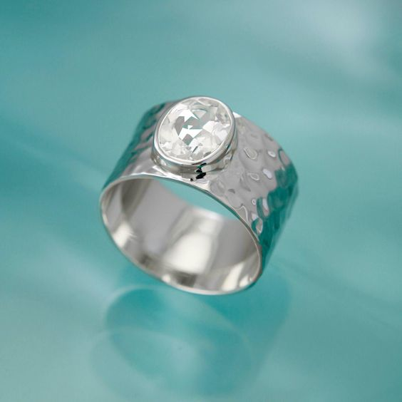 Bague en argent avec zirconium blanc vintage