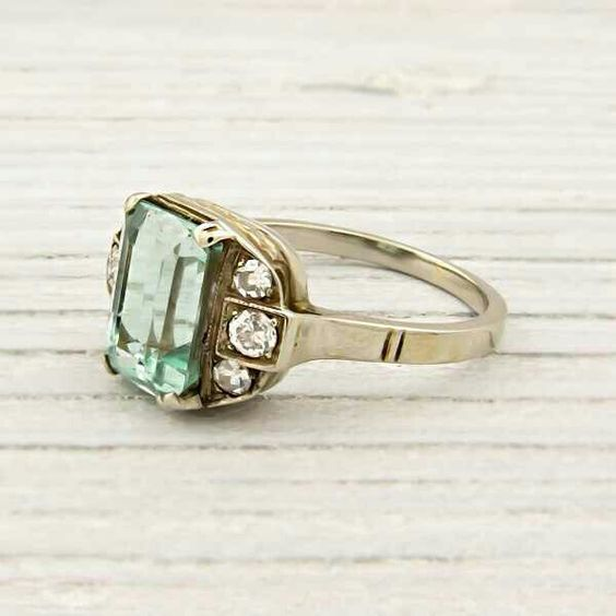 Bague en verre incrusté vert vintage