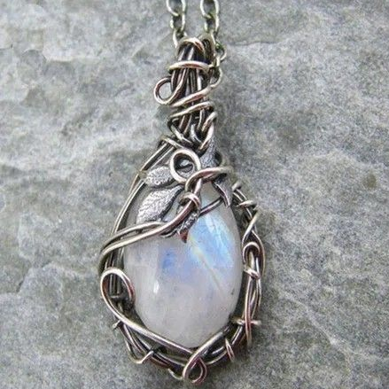 Collier en argent et pierre de lune vintage