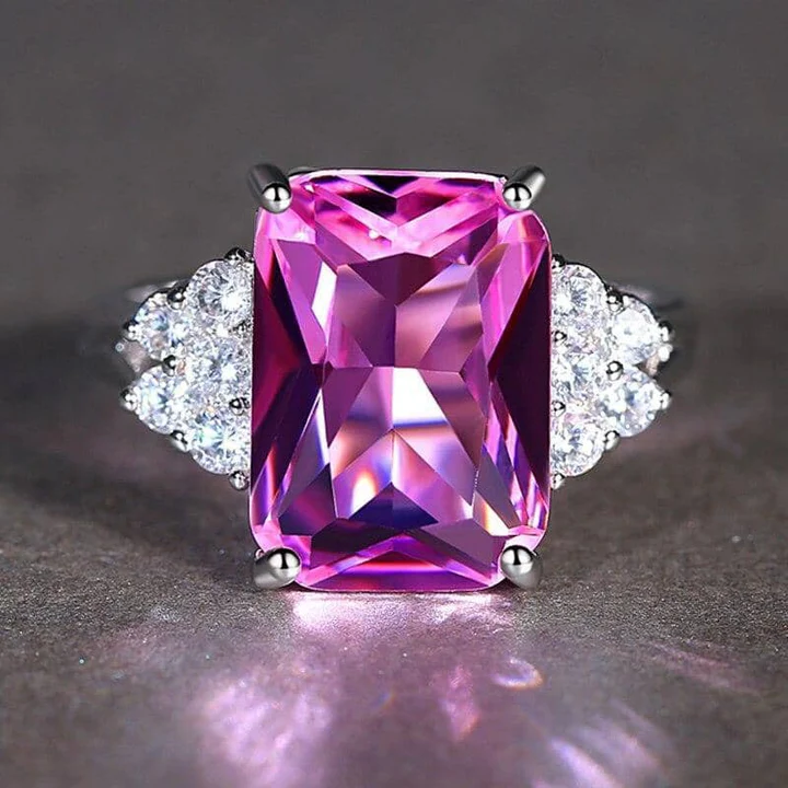 Bague en argent vintage avec zirconium violet