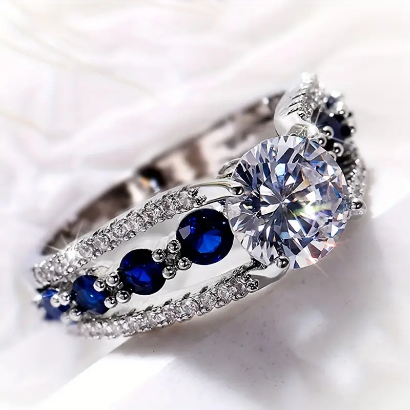 Bague en argent vintage avec zirconia bleue