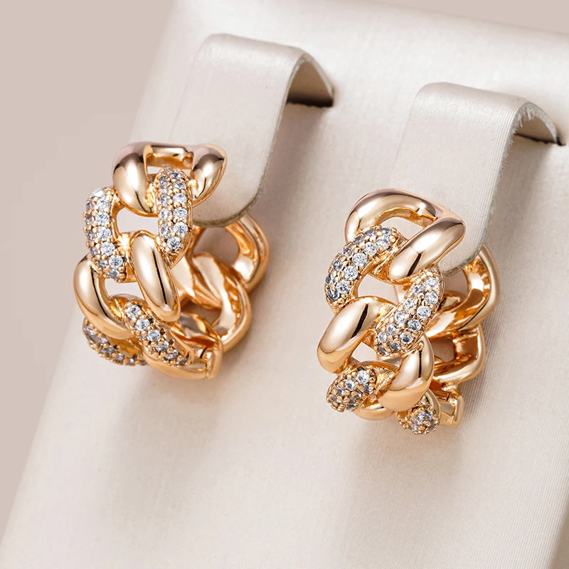 Boucles d'oreilles élégantes à breloques tressées en or brillant