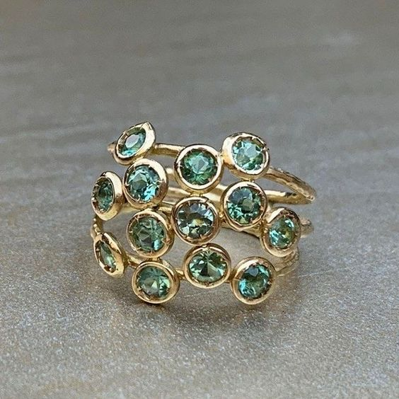 Bague en verre incrusté vert vintage