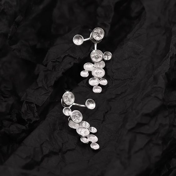 Boucles d'oreilles en argent anciennes suspendues