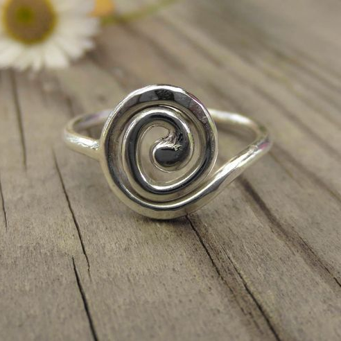 Anneau spiral en argent vintage