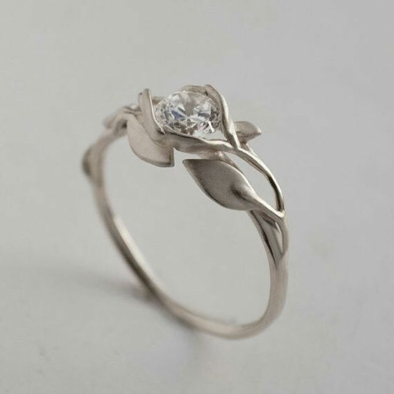 Bague Vintage en Argent avec Feuille et Zirconium