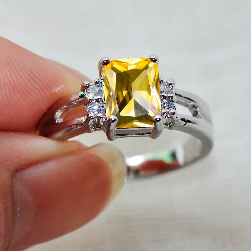 Anneau en cristal jaune vintage