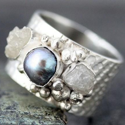 Bague en argent avec incrustations de perles sombres vintage